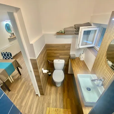 Apartment Two With Bath