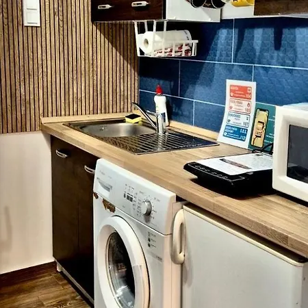 Apartment Two With Bath *